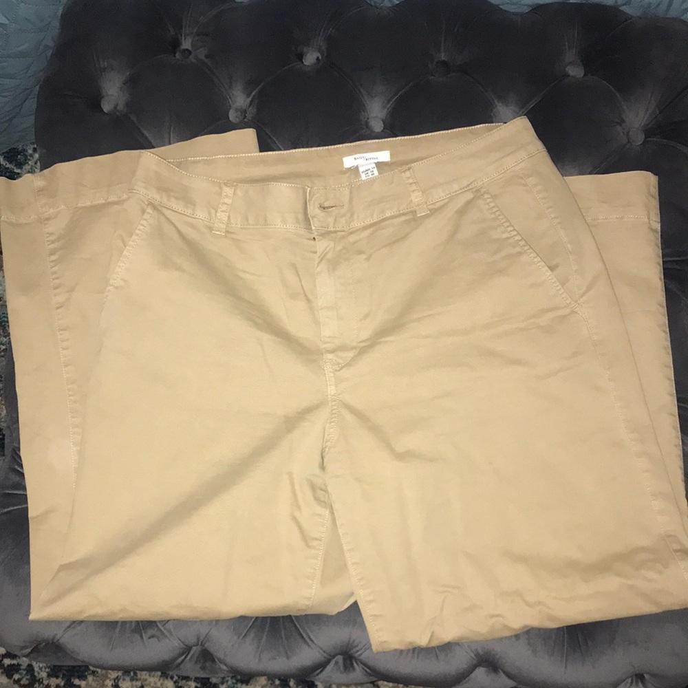 Khaki pants 👖